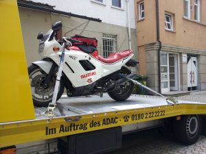 motorrad_auf_abschlepper